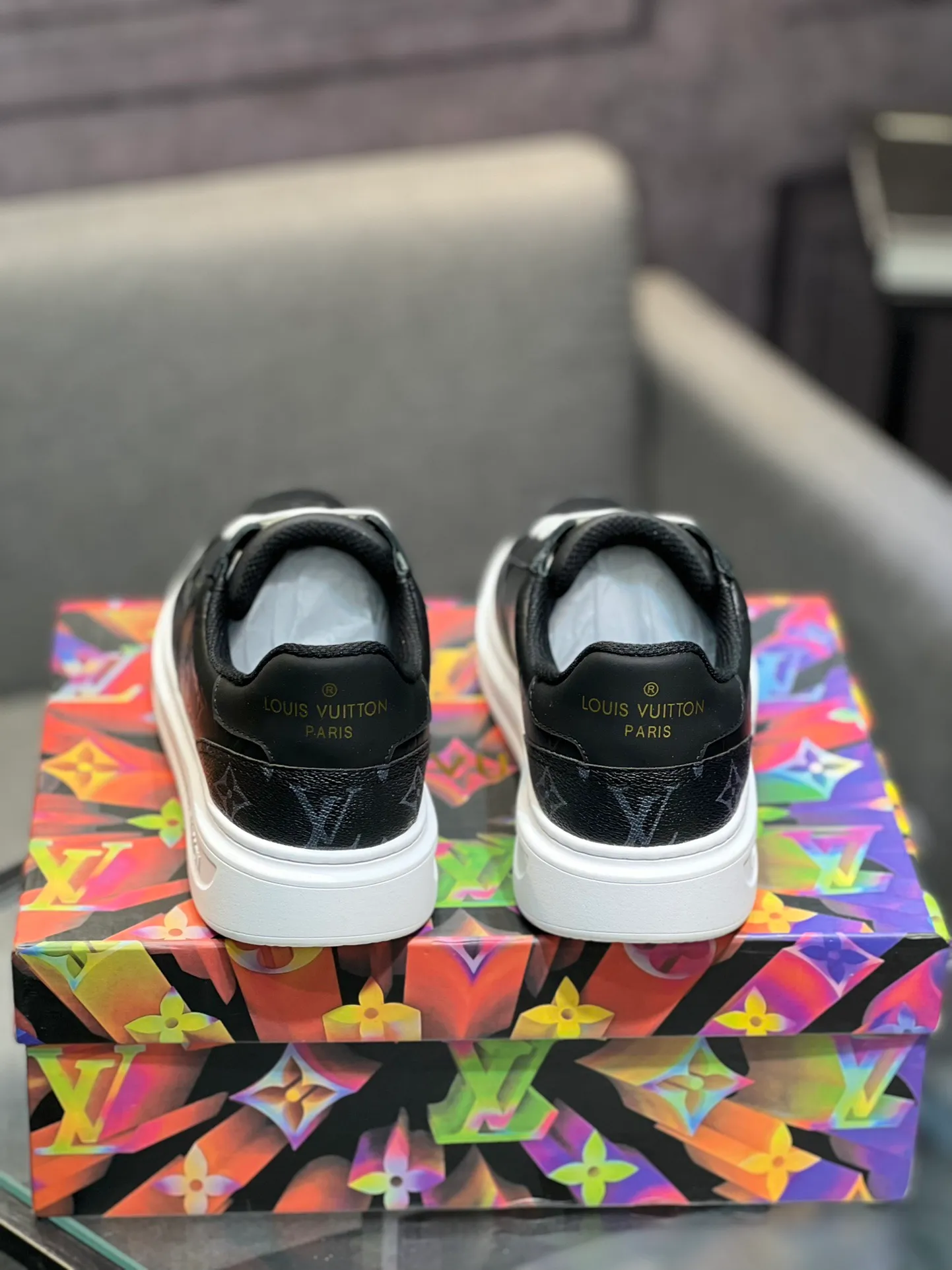 Men's Men's Shoes 💰540 LV Louis Vuitton. The latest fashionable casual shoes are popular in physical stores. The new spring and summer comfortable imported custom patent leather plus cowhide, cowhide mesh, and unique jacquard fabric element design. With sheepskin lining, Lv original base, [sun][sun] high-end packaging and high quality💪Details determine quality, welcome to compare🇮🇹Code number 38-44, 45 can be customized